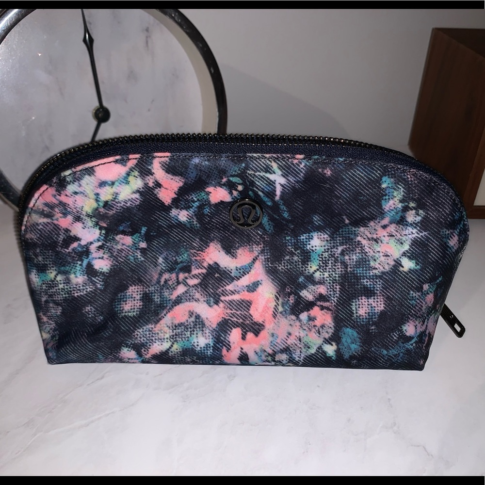 Lulu Lemon Make Up Bag